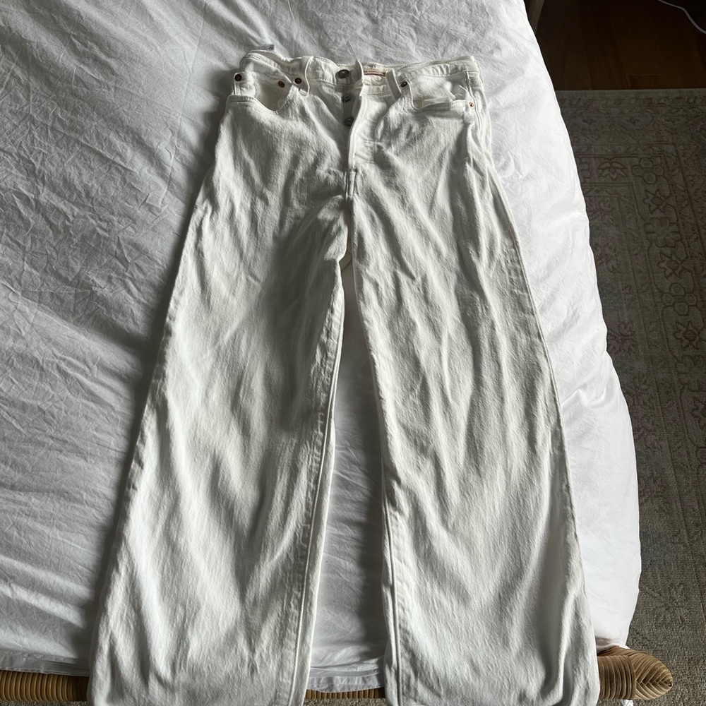Levi’s ribcage jeans in white size 27